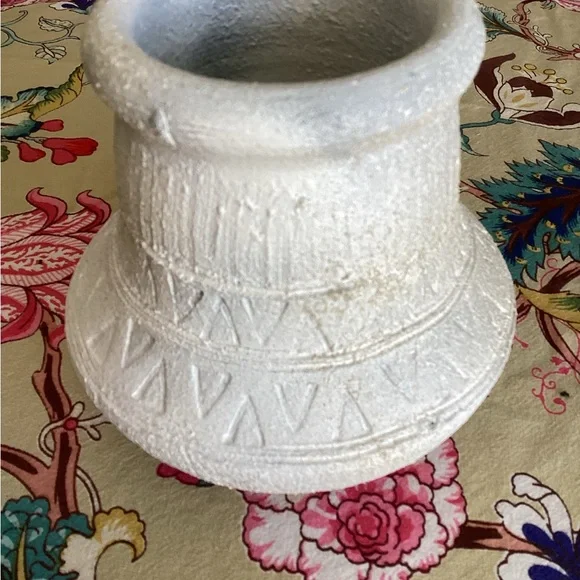 Vintage Decorative White Clay Pot - Picture 4 of 4